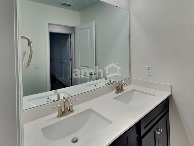 Building Photo - 6209 Little Blf Cir