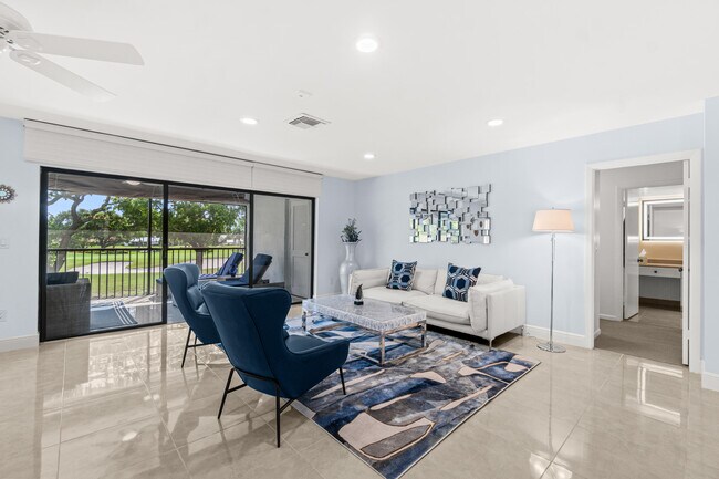 Building Photo - 5 Westgate Ln