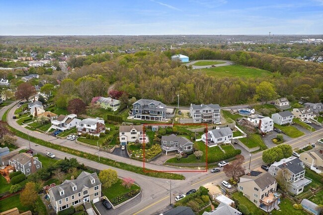 Building Photo - 114 Great Hill Dr