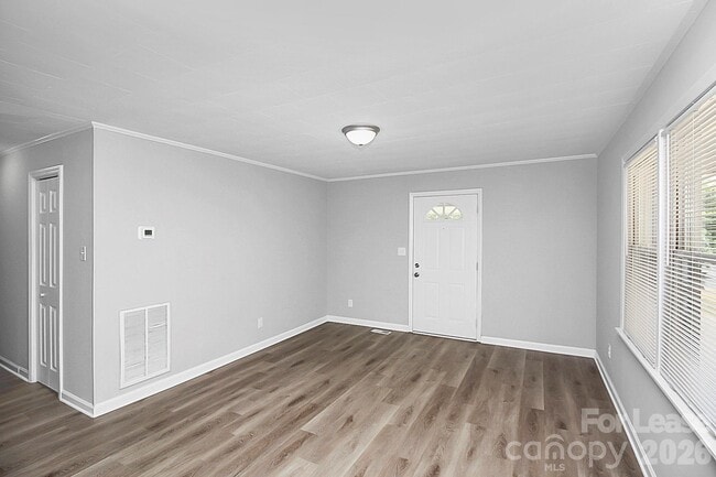 Building Photo - 1017 McLain Rd