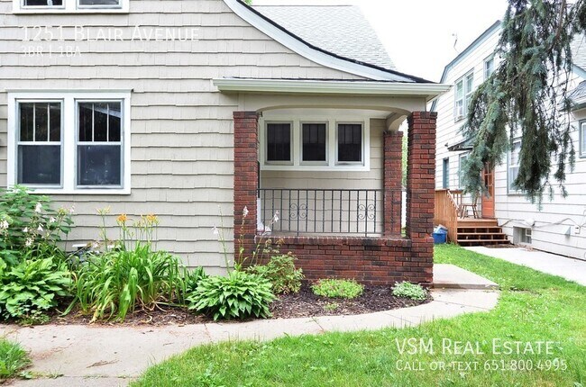 Building Photo - Beautiful 3 BD / 1 BA St. Paul Duplex.