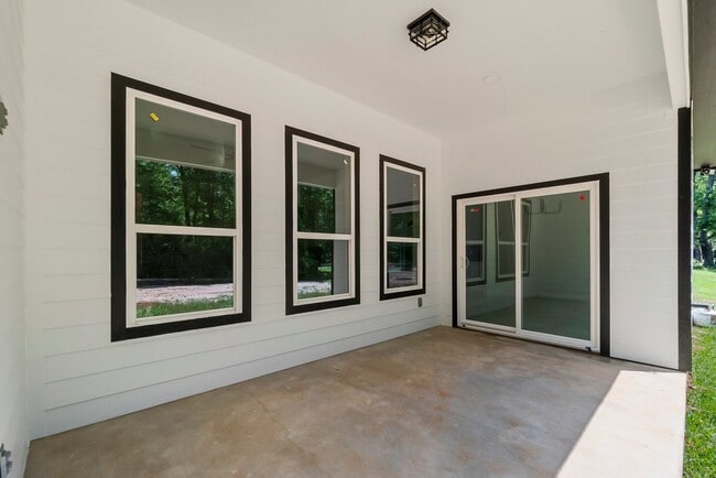 Building Photo - 244 Fawn Dr