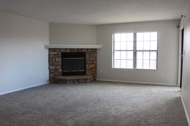 Building Photo - Spacious Condo in Littleton!