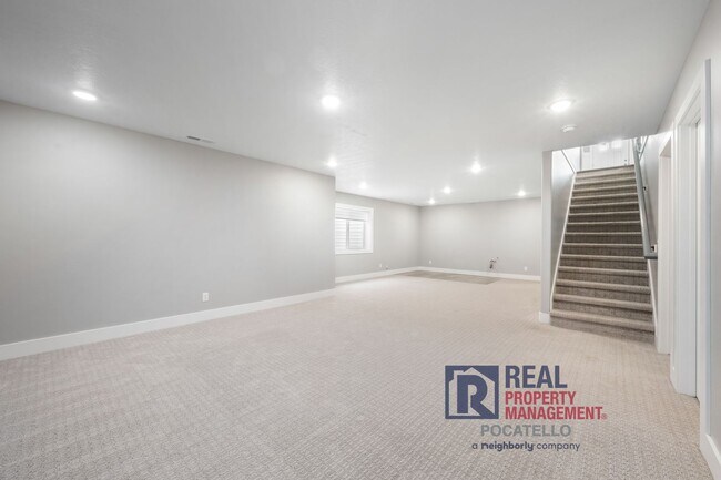 Building Photo - MOVE IN SPECIAL - Beautiful Brand New 6 be...