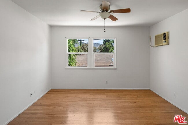 Building Photo - 2233 Laverna Ave
