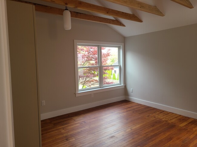 Bedroom1 w/ en-suite bathroom - 33 Green Street