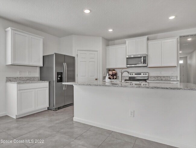 Building Photo - 7508 Tourmaline Dr