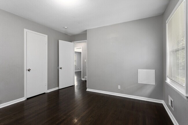 Building Photo - Newly rehabbed 3 bed 1.5 bath in Raytown