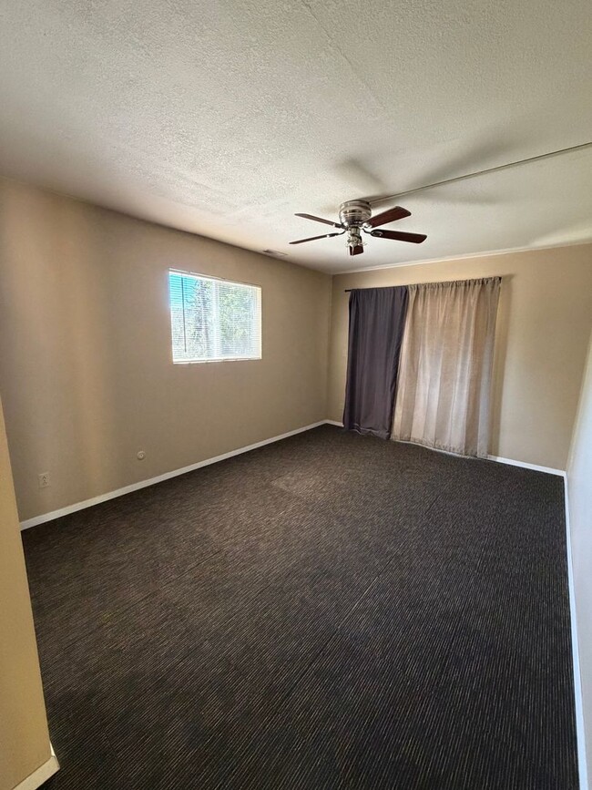 Building Photo - The Perfect House for Roommates, 6bdrms, 3.5 baths, 1.5 miles from Oregon Tech and Sky Lakes Medi...