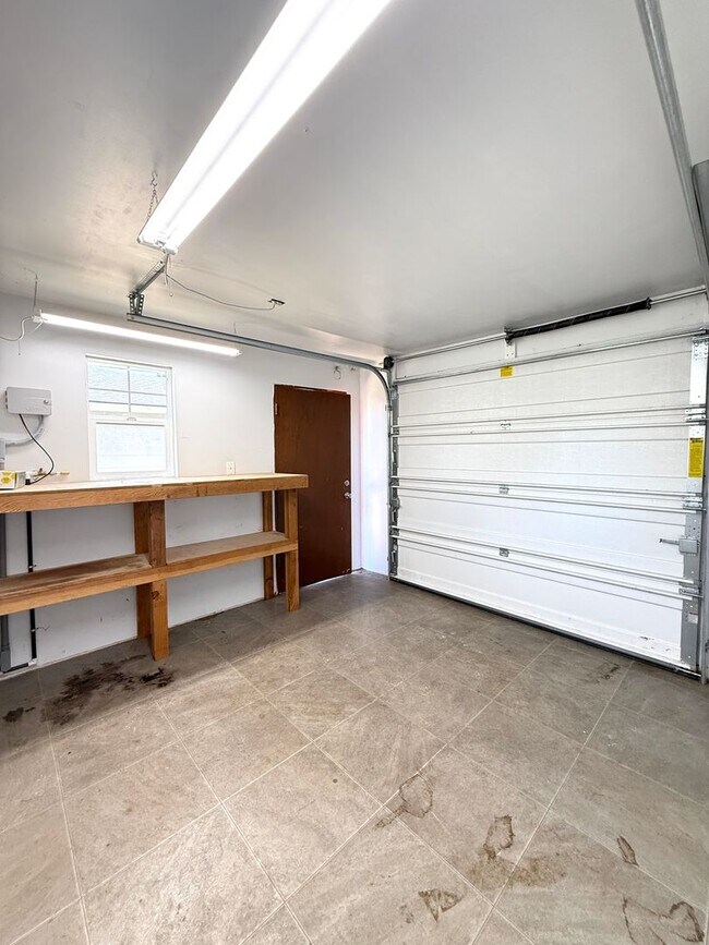 Building Photo - Beautiful 3 Bedroom, 2 Bathroom Rogue River Rental
