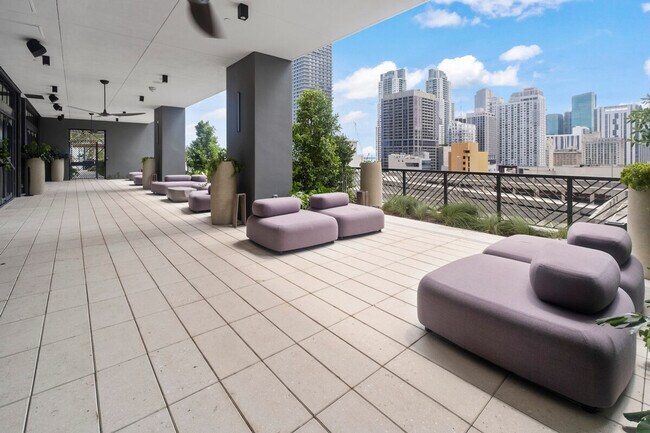 Building Photo - 215 SW 5th Ave