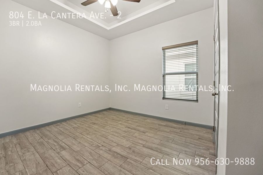 Building Photo - 804 E la Cantera Ave