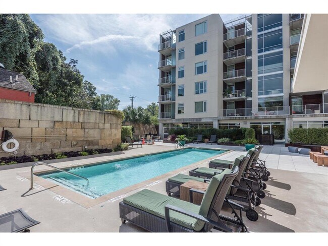 Building Photo - 210 Lee Barton Dr