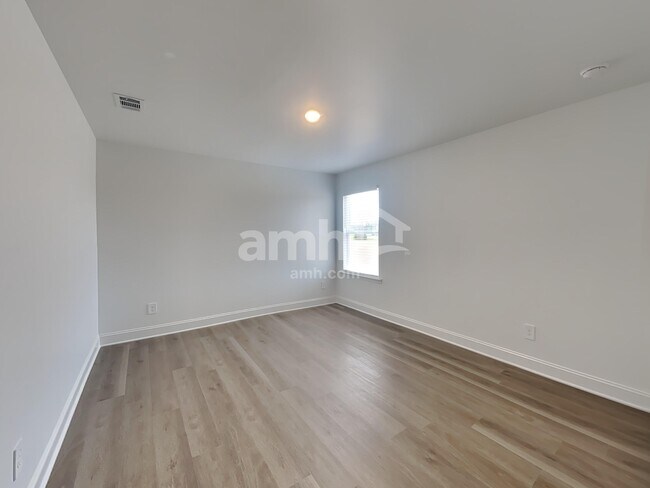 Building Photo - 509 Plano Pass