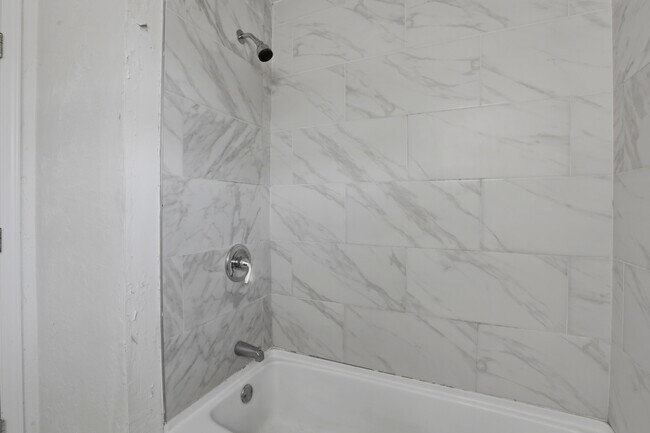 Building Photo - 321 SE 67th St