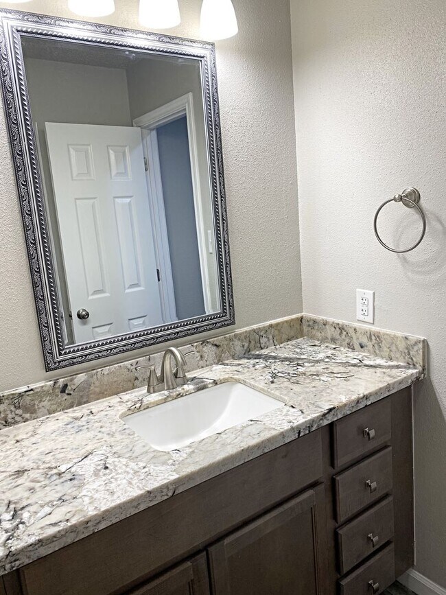 Building Photo - 6025B Bedford, Beaumont, TX 77708