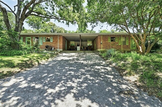 Building Photo - 2205-2205 Alta Vista Ave
