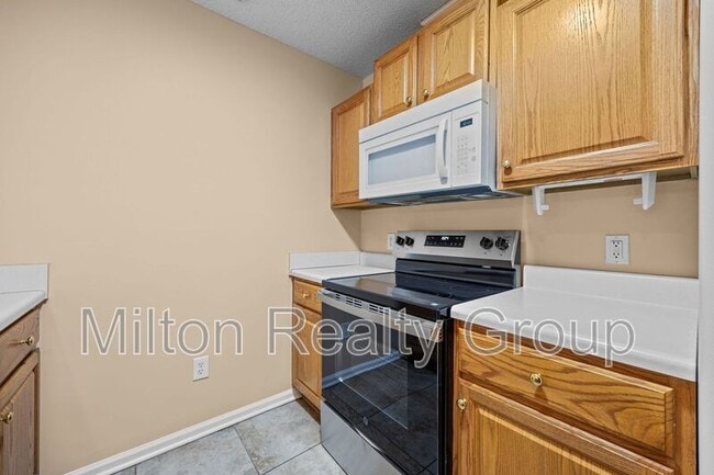 Building Photo - 101 Fairwoods Ct