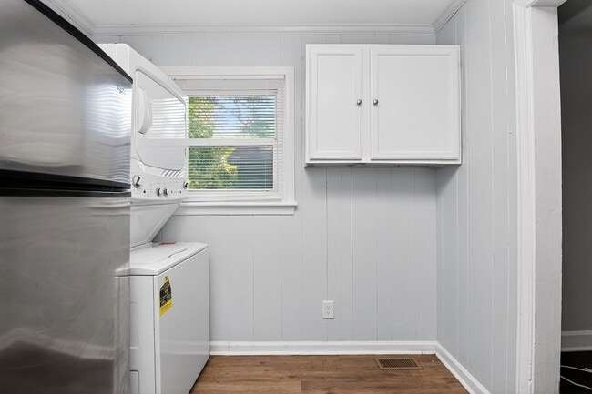 Building Photo - Cozy 2 Bedroom Duplex Close to NoDa!