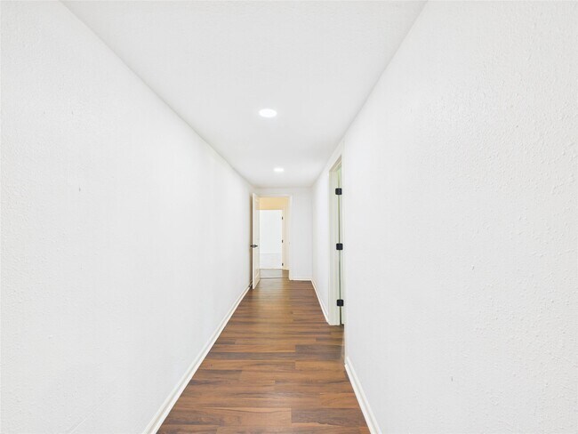 Building Photo - 11515 Iberia Dr