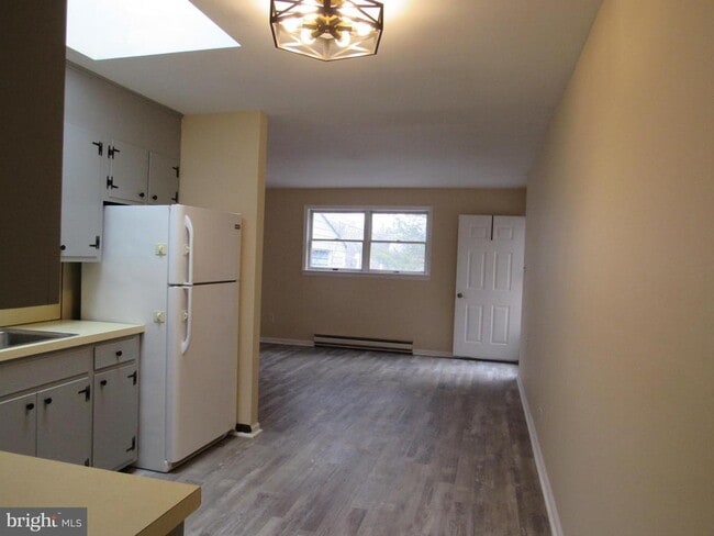 Building Photo - 221 Swinehart Rd