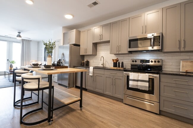 Interior Photo - WOODBURN EXCHANGE
