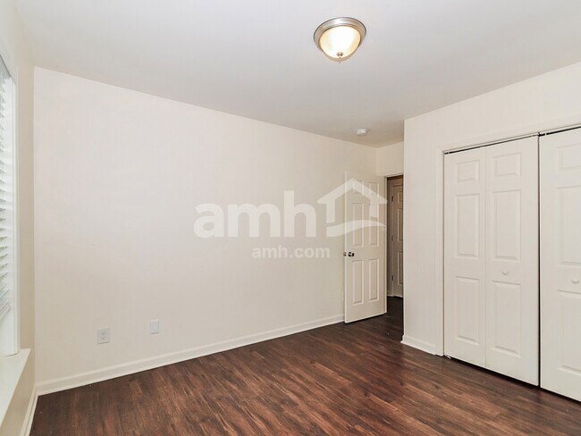 Building Photo - 2626 Bow Hunter Dr