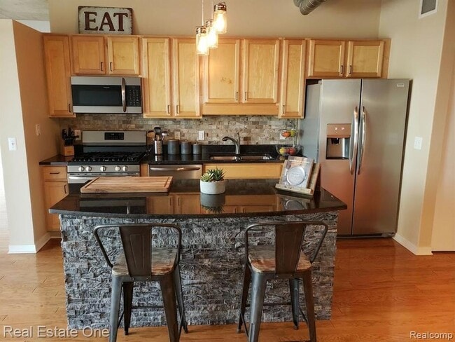 Building Photo - 100 W Fifth St