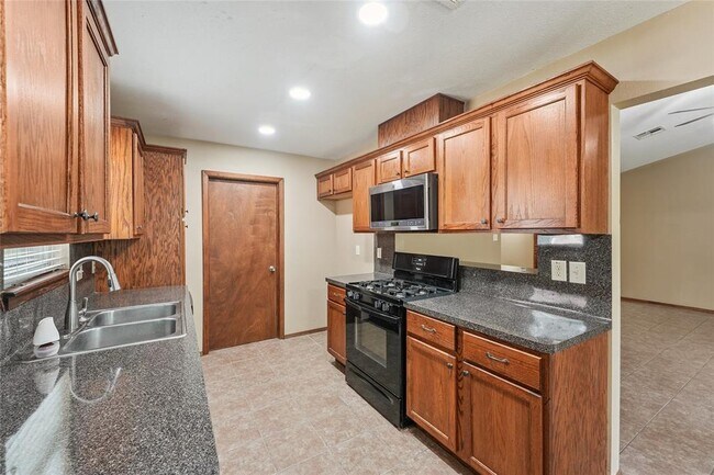 Building Photo - 3751 Glade Forest Dr