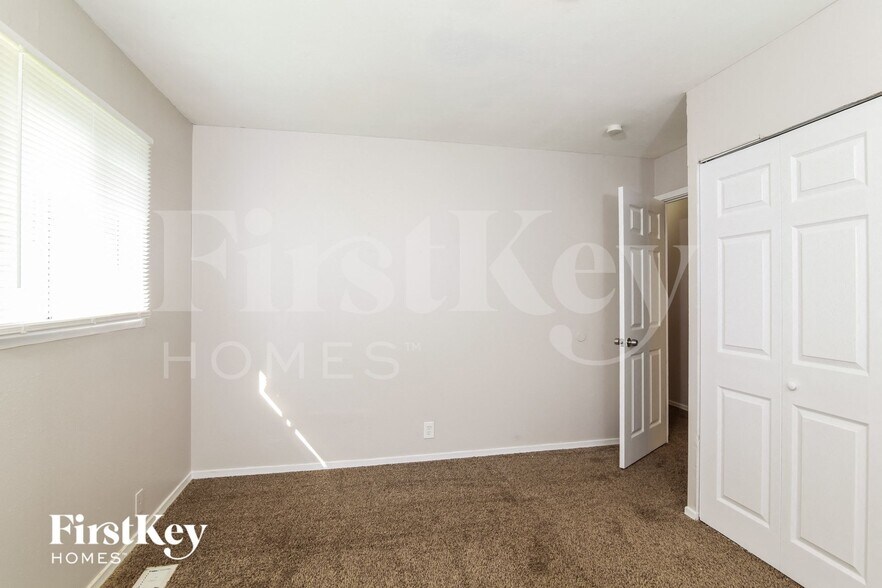 Building Photo - 6107 E 152nd St