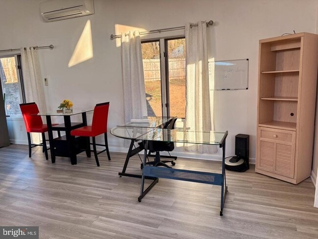 Building Photo - 215 Bryn Mawr Ave