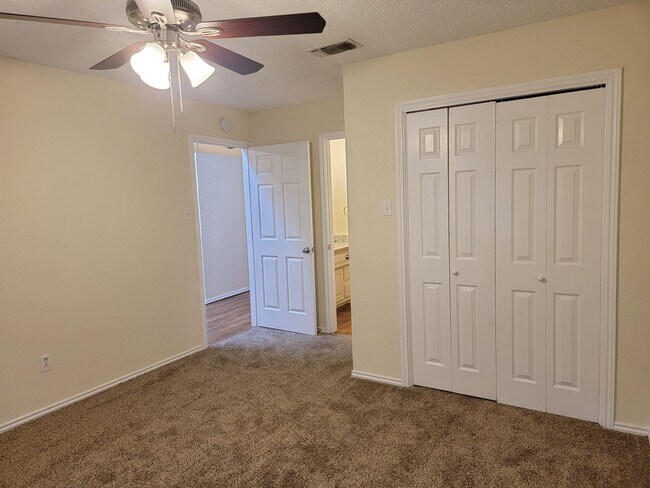 Building Photo - Awesome 3/2/2 in Southwest Lubbock