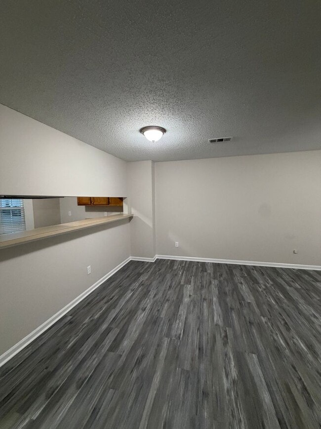 Building Photo - LANDSTOWN LAKES