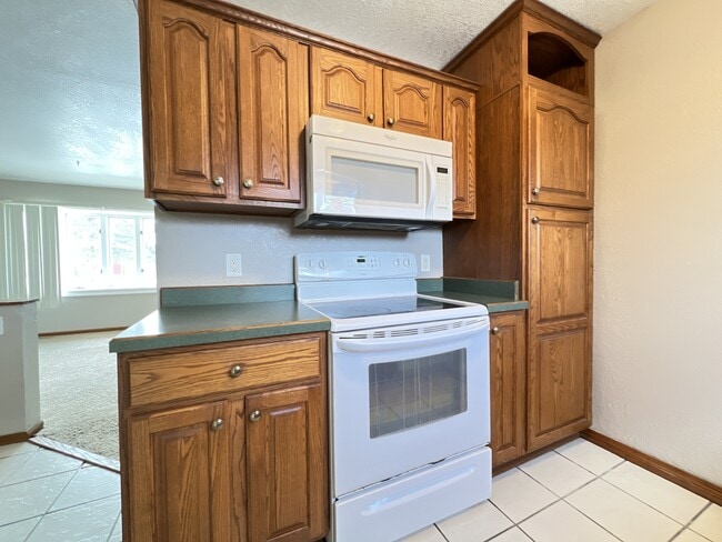 Building Photo - 2388 Martin Dr