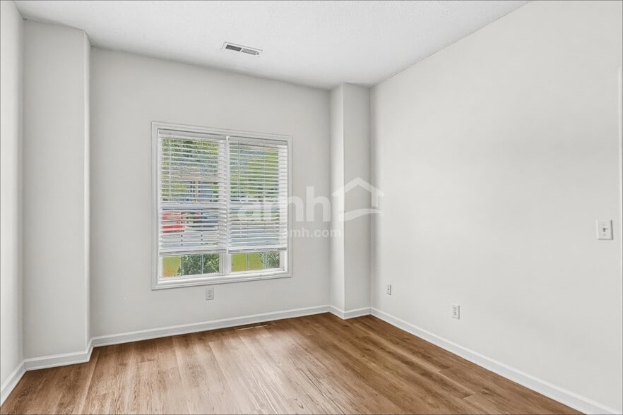 Building Photo - 104 Cameron Way Cir
