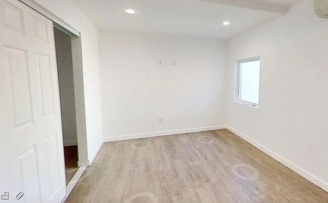 Building Photo - 590 N Cambridge St