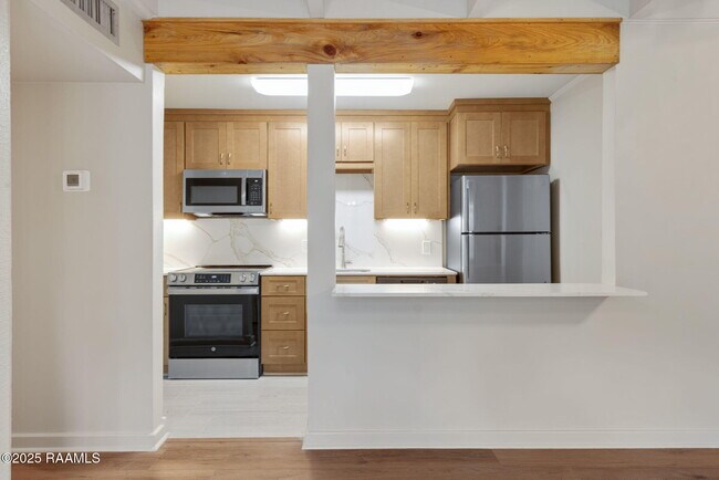 Building Photo - 1008 S College Rd