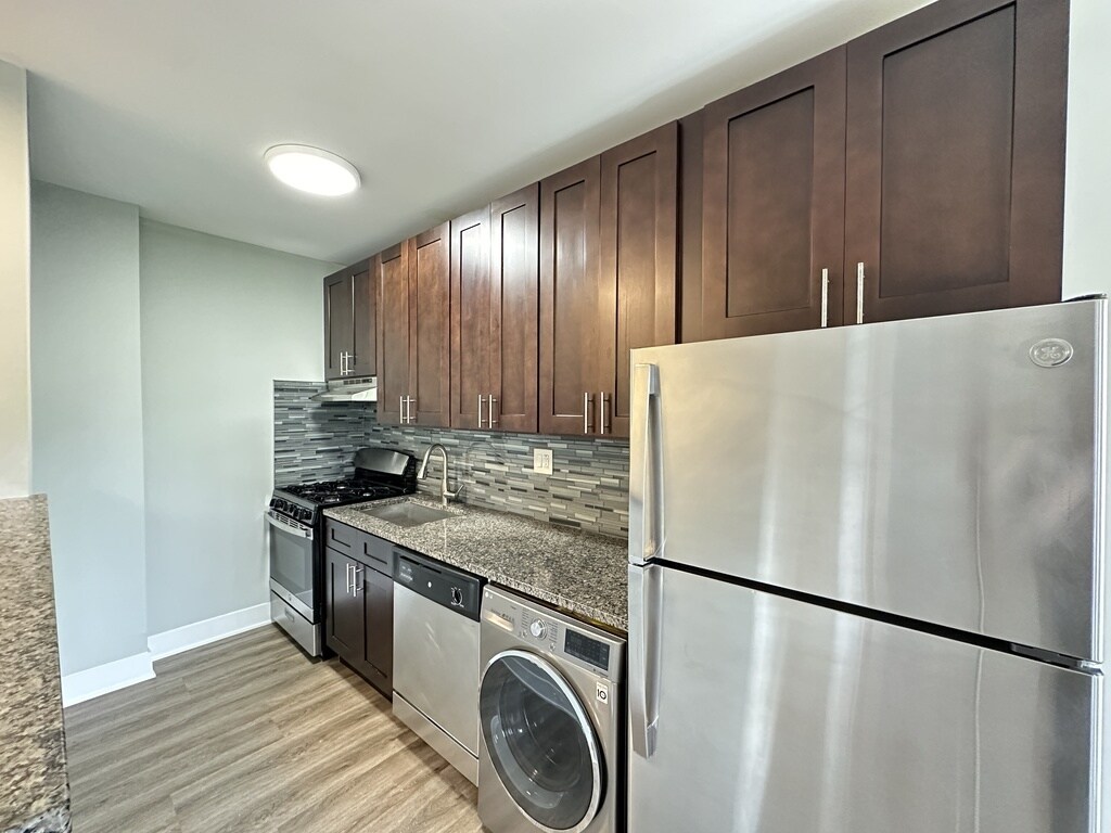 Building Photo - 735 Judson Ave
