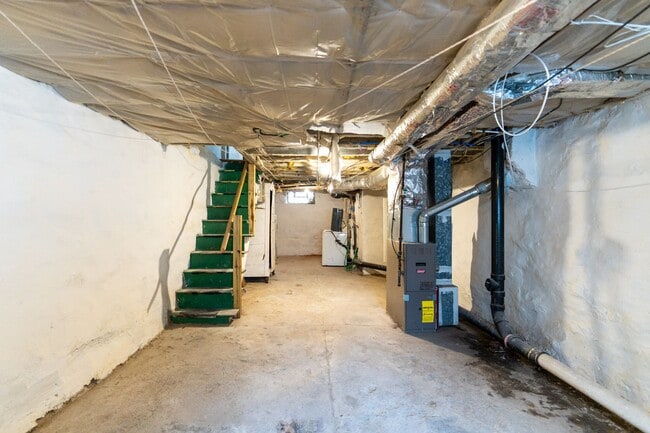 Building Photo - Newly remodeled 3 bedroom Grays Ferry Area