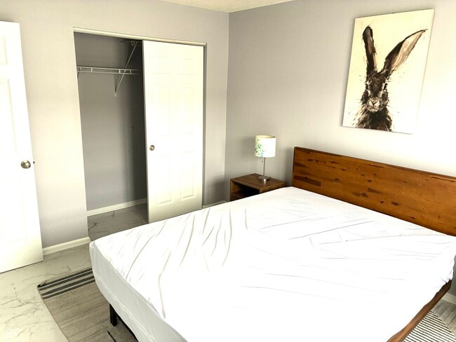 Building Photo - 328 W Main St