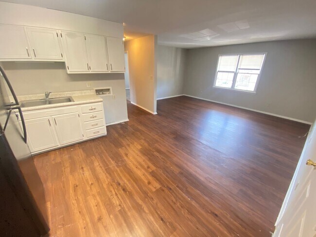 Building Photo - 2bed/1ba Apt off S Main Kannapolis close to Downtown Kannapolis & Hwy 73