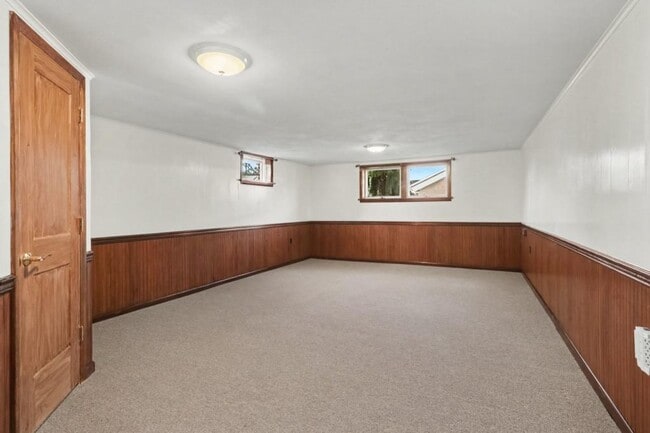 Building Photo - 831 Limekiln Rd