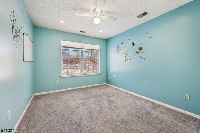 Building Photo - 1075 Ash Dr