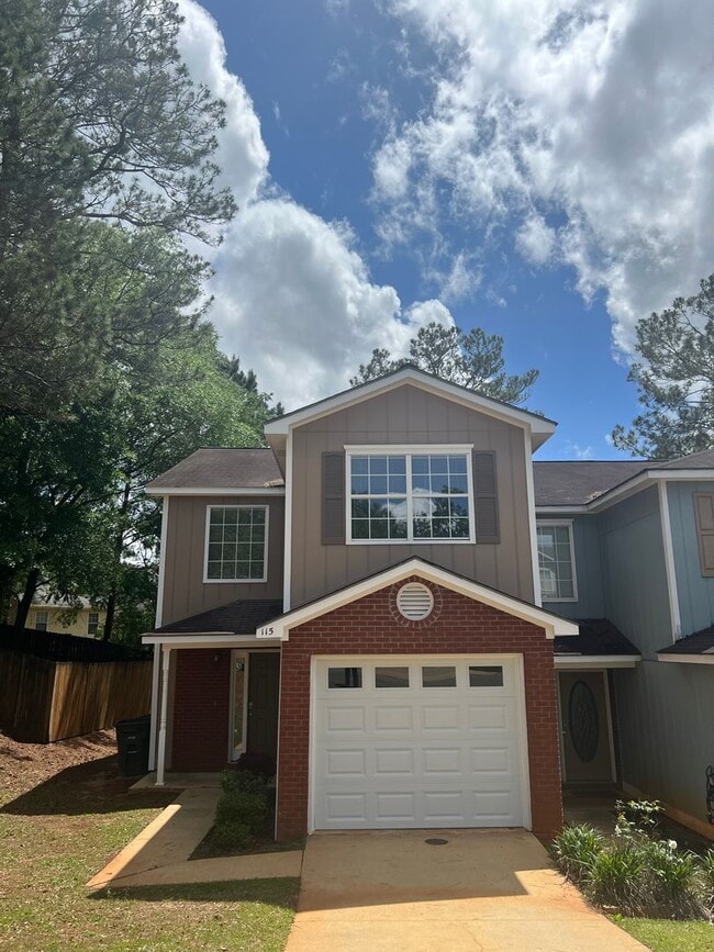 Building Photo - 115 W Briar Dr