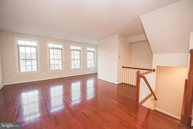 Building Photo - 7444 Burnside Way