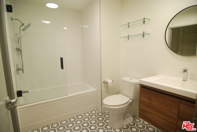 Building Photo - 645 W 9th St