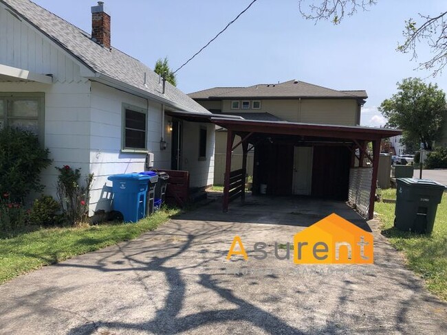 Building Photo - Cute 2 Bedroom Ashland Bungalow Available ...