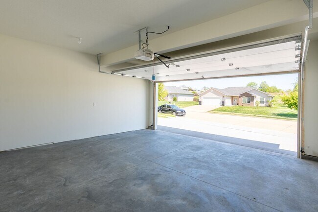 Building Photo - 5109-5111 Silver Mill Dr.