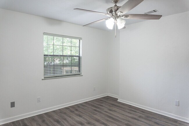 Building Photo - 3223 Albert Dr