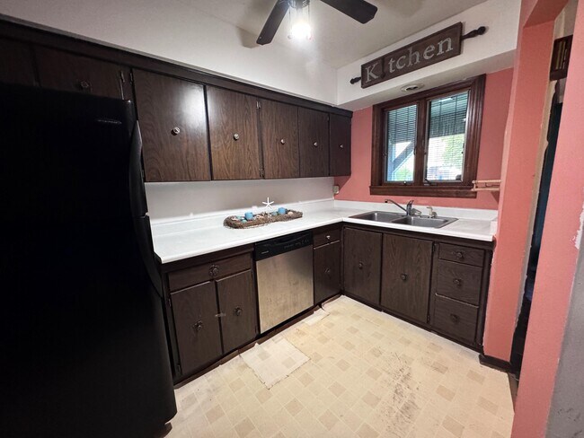 Building Photo - 4554 Sandringham Dr